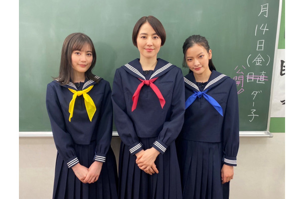 左から）生田絵梨花、長澤まさみ、織田梨紗（C）2022「コンフィデンスマンJP」製作委員会