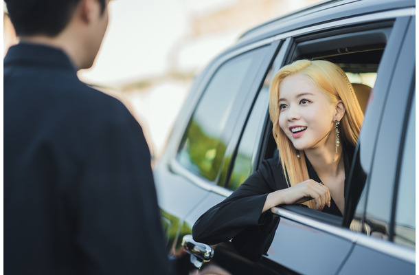 「衝撃の可愛さ！」と話題の金髪美女・NJの役割とは⁈……韓国ドラマ『その年、私たちは』レビュー