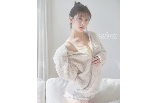 伊藤純奈1st写真集『unfussy』