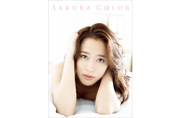 モーニング娘。'22・小田さくら写真集『SAKURA COLOR』（発売：ワニブックス、撮影：西田幸樹）