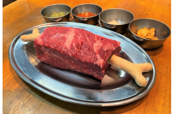 インパクト抜群の“マンガ肉”がGW限定で1.5倍に増量！大阪焼肉・ホルモン ふたご