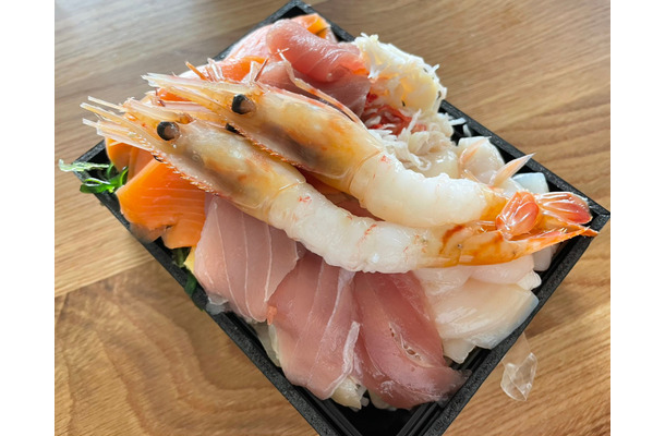 札幌 汐音の「海鮮豪華もりもり弁当」（3240円）50食限定