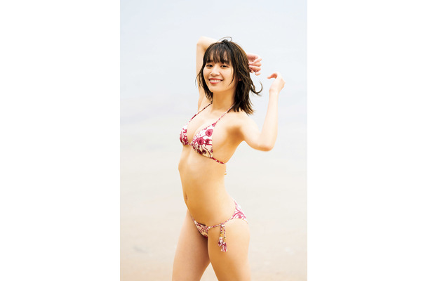 浅川梨奈デビュー10周年記念写真集『GR∞WTH（グロース）』