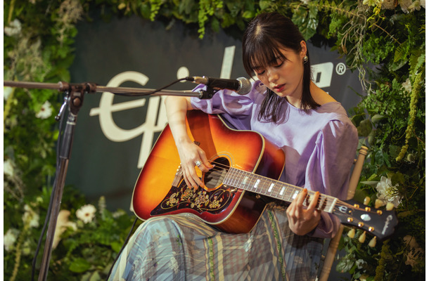 紺野彩夏、“ギター練習企画”で憧れの井上苑子と共演！「大切な君へ」セッションライブ開催