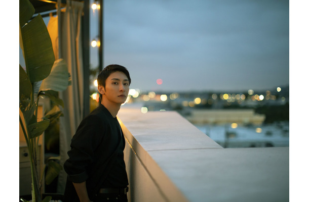 AAA・與真司郎が第二の故郷と語るL.A.で自然体な姿！新刊から先行カット3枚が公開