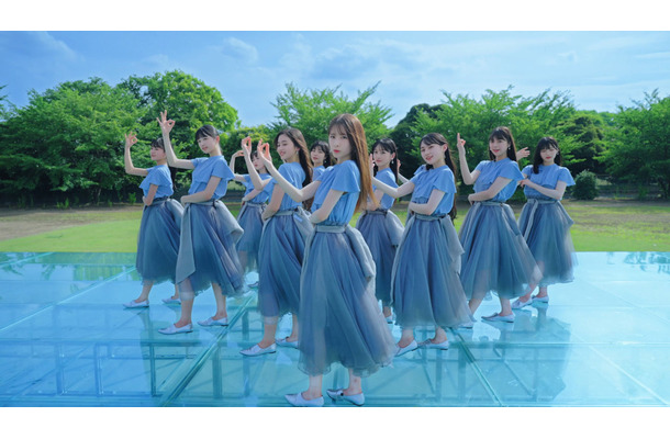 乃木坂46の5期生楽曲「バンドエイド剝がすような別れ方」MV公開