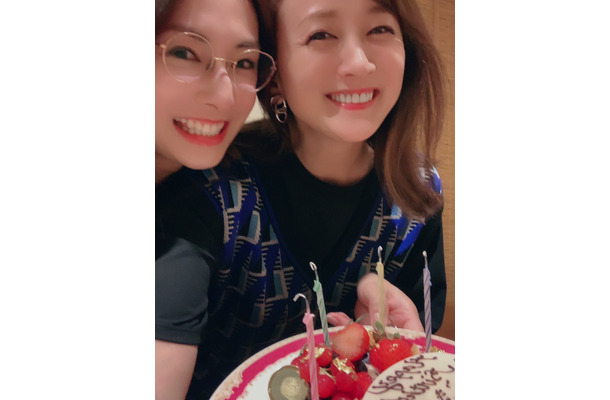 写真は小松彩夏公式ブログより