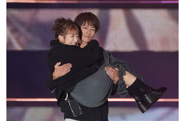 辻希美、杉浦太陽【写真：竹内みちまろ】