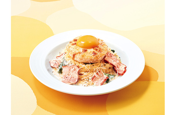 焼きカマンベールと燻製ベーコンの贅沢カルボナーラ