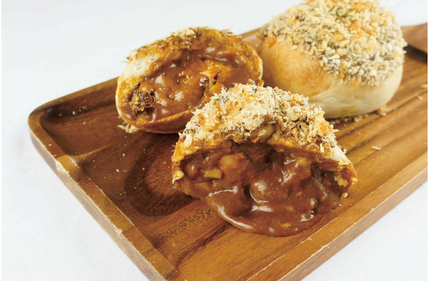 北海道ポテトのルーあふれる焼カレーパン/486円