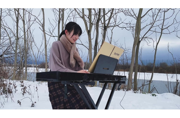 櫻坂46 三期生、2人目「小島凪紗」のVlog公開！特技はピアノ演奏、新雪ではしゃぐ姿も