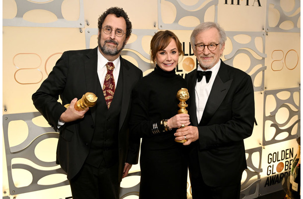 トニー・クシュナー、クリスティ・マコスコ・クリーガー、スティーブン・スピルバーグ(Photo by Michael Kovac/Getty Images for Moët and Chandon)