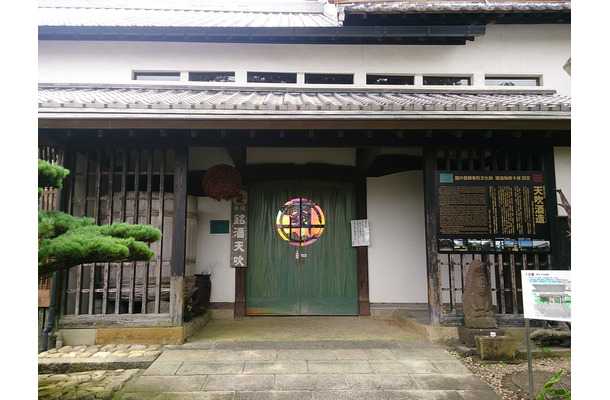 国の登録有形文化財である築100年以上の酒蔵