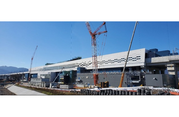 敦賀駅は「明るく爽やかで聞きあたりのよい音調とし、敦賀駅のデザインイメージである『煌めく大海から未来へ飛翔』及び新幹線の疾走感を連想できる曲」とされる「来い来い敦賀」が発車メロディに。