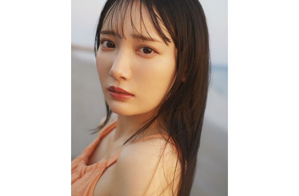 ≠ME・鈴木瞳美 1st写真集『タイトル未定』イメージカット （c）講談社