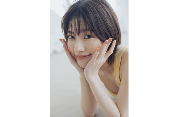 礒部花凜1st写真集【Photo by Hiroshi Fujiwara】