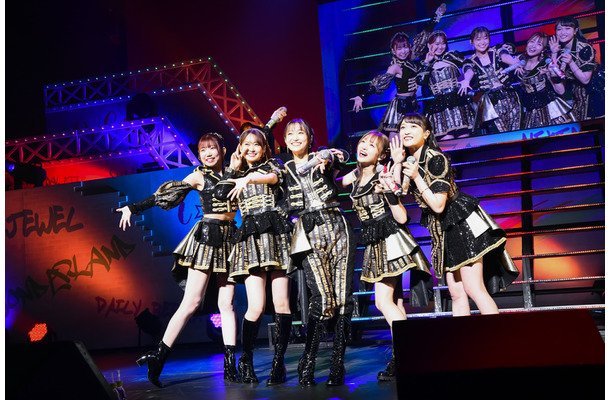 i☆Ris、“ライブ着用衣装“展示会が横浜で開催
