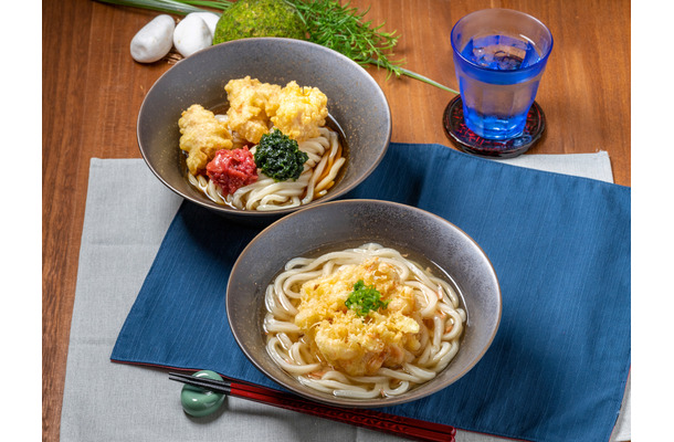 「梅と青海苔の鶏天ぶっかけうどん」と「海老かき揚げのガーリックうどん」