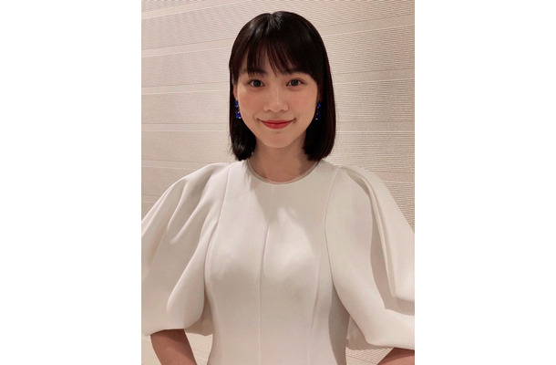 のん、白いドレス姿公開！ファン歓喜「白雪姫のんちゃん」「爽やか」