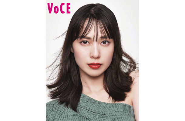 母になった戸田恵梨香、『VOCE』表紙に1年ぶりの登場！柔らかく温かい空気感の最新ビジュアル
