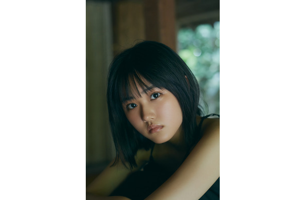 『原菜乃華1st写真集 はなのいろ』©KADOKAWA／写真：三瓶康友