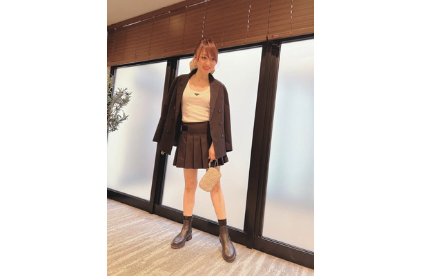 渡辺美奈代、54歳誕生日にミニスカ全身ショット