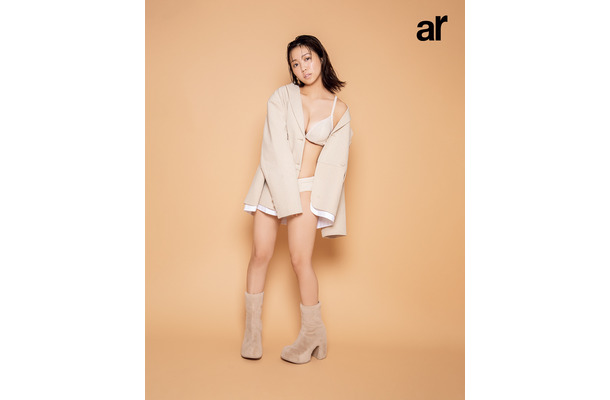 大原優乃、女性誌でセクシーボディ披露