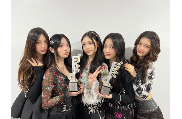 NewJeans、「2023 THE FACT MUSIC AWARDS」で2冠に輝く