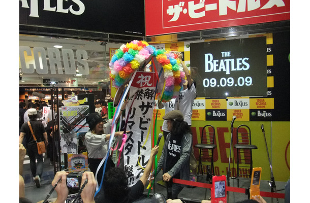 ムッシュかまやつがクス玉を