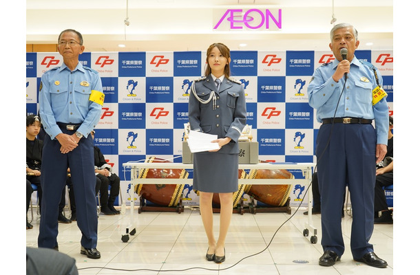 乃木坂46・黒見明香、千葉県警の啓発活動に制服姿で登場
