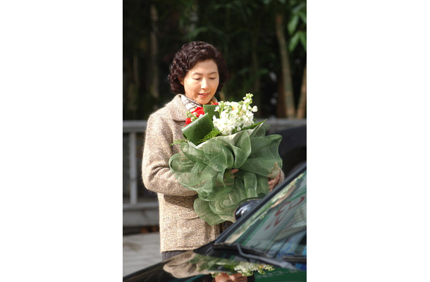 『花より美しく』家族の葛藤や恋愛だけでなく、家族を支える50代前半の女性の微妙な心情を描いた家族ドラマで、韓国で高視聴率をマークした作品。