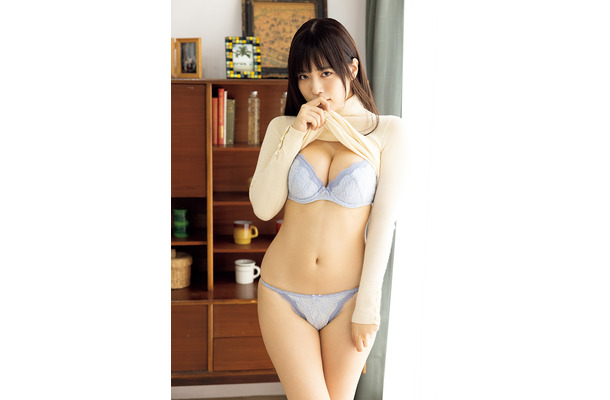 「東雲うみ」撮影＝中山雅文