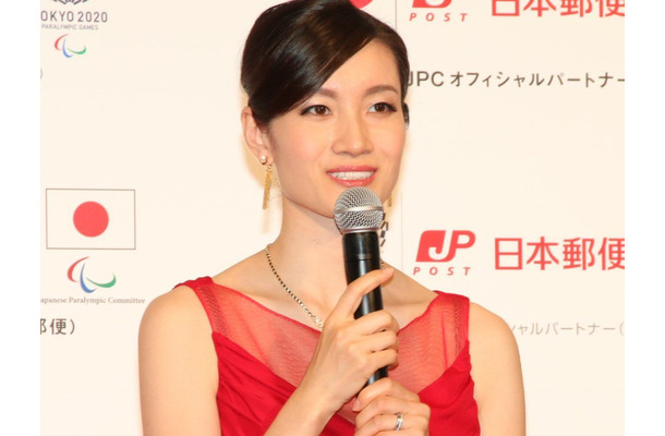 荒川静香【撮影：小宮山あきの】