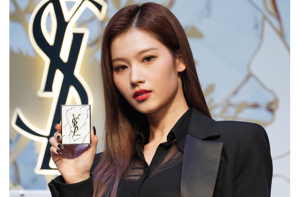 TWICEのSANA【写真：竹内みちまろ】