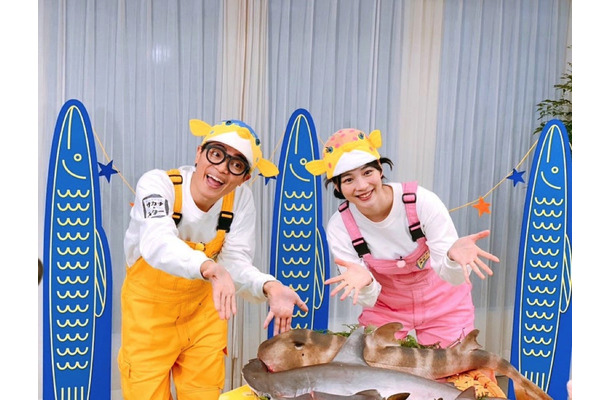 のん、さかなクンと“おそろコーデ”2ショット公開に歓喜の声