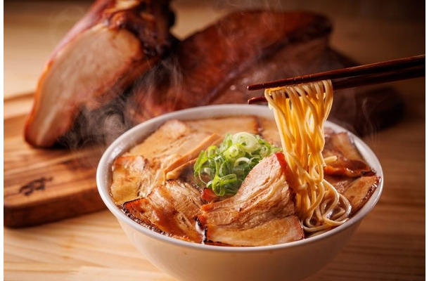吊るしチャーシュー肉そば