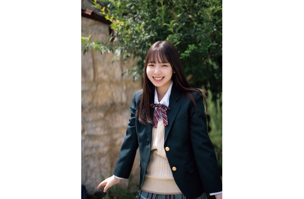 日向坂46・渡辺莉奈、キュートな制服姿披露