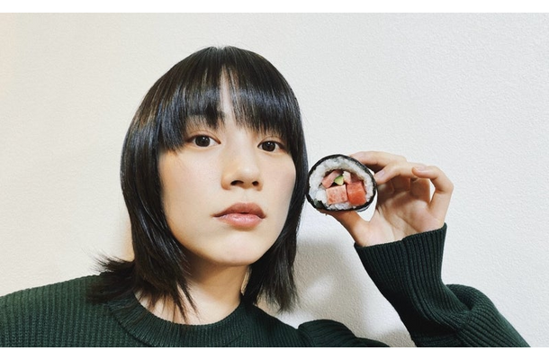 「めっちゃ良い感じ」のん、ウルフカット風の新ヘアスタイル公開