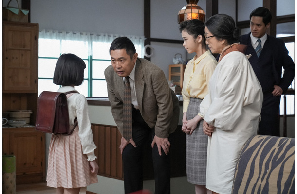 内藤剛志の取り調べシーンが話題「刑事がカツ丼食べた」と思いきや…『ブギウギ』第115話