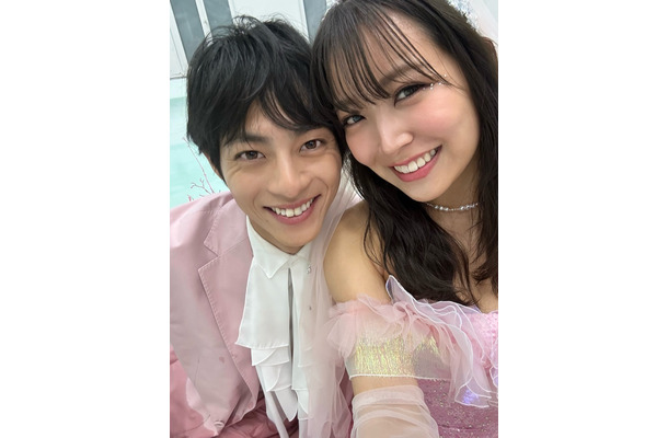 白間美瑠、『私たち結婚しました』で永田崇人と夫婦に　ウェディングドレス姿も披露