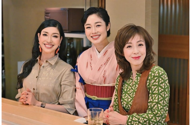 左からアンミカ、有働由美子、羽野晶紀（写真はアンミカの公式ブログより）※所属事務所より掲載許諾をいただいています