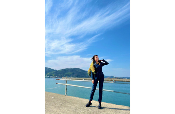 藤原紀香、実は釣り女子！？つなぎ着こなすオフショット公開