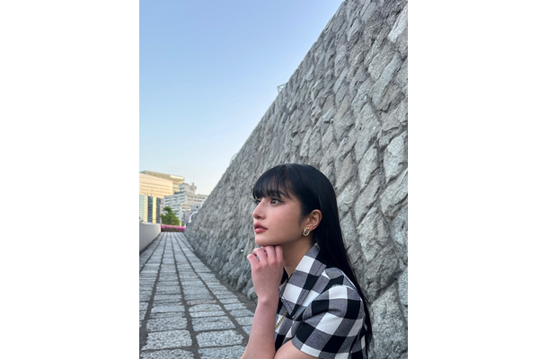Taki、黒髪・パッツン前髪で雰囲気ガラリ！