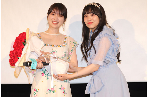 高山一実と羊宮妃那【撮影：浜瀬将樹】