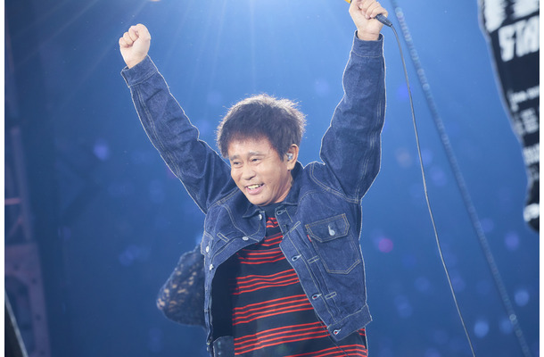ダウンタウン浜田、東京ドームで人生初歌唱！SixTONESライブにサプライズ登場