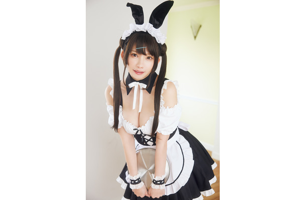 えなこ、「描くなるうえは」ニーナコスプレで魅了！