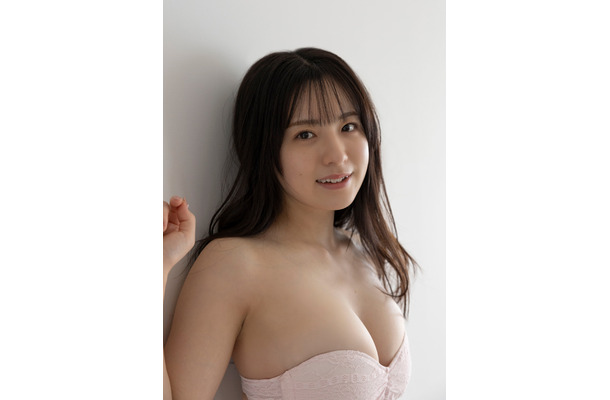 西野夢菜、最新写真集で“社会人になりたてのゆるふわOL”に