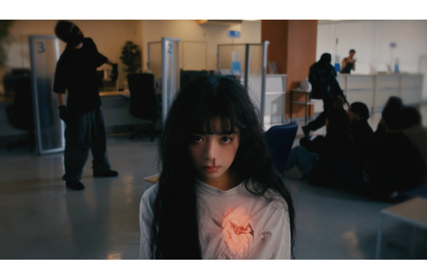 ELAIZA、新曲「たましい」リリース！MVは鼻血を垂らすクセ強な仕上がり