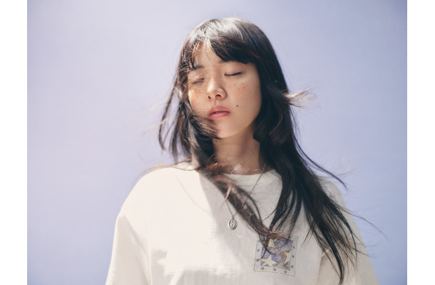 あいみょん、新曲「ざらめ」配信開始 - ドラマ主題歌で5人の自分を演じるMVも公開