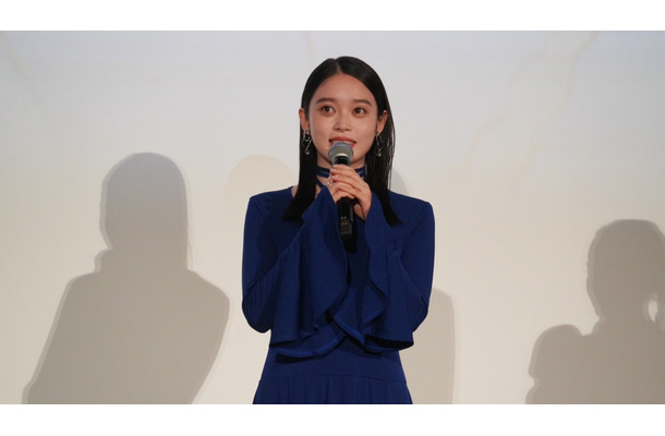 髙石あかり、映画『きみの色』初日舞台挨拶で感動の涙